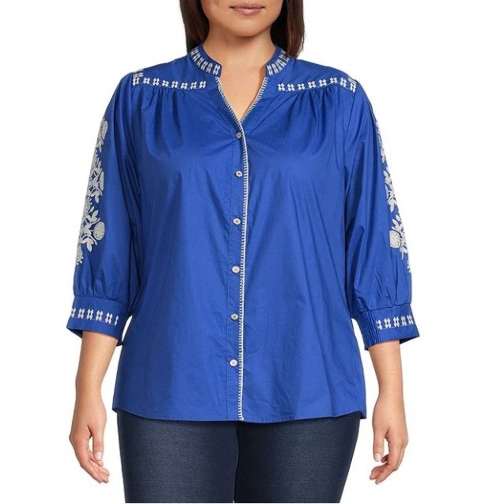 Calessa 2X Cobalt Blue Embroidered Split VNeck 3/4 Sleeve Button Front Shirt New - Picture 2 of 11